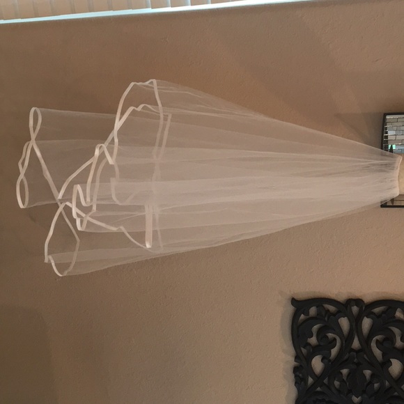 White veil - Picture 3 of 5